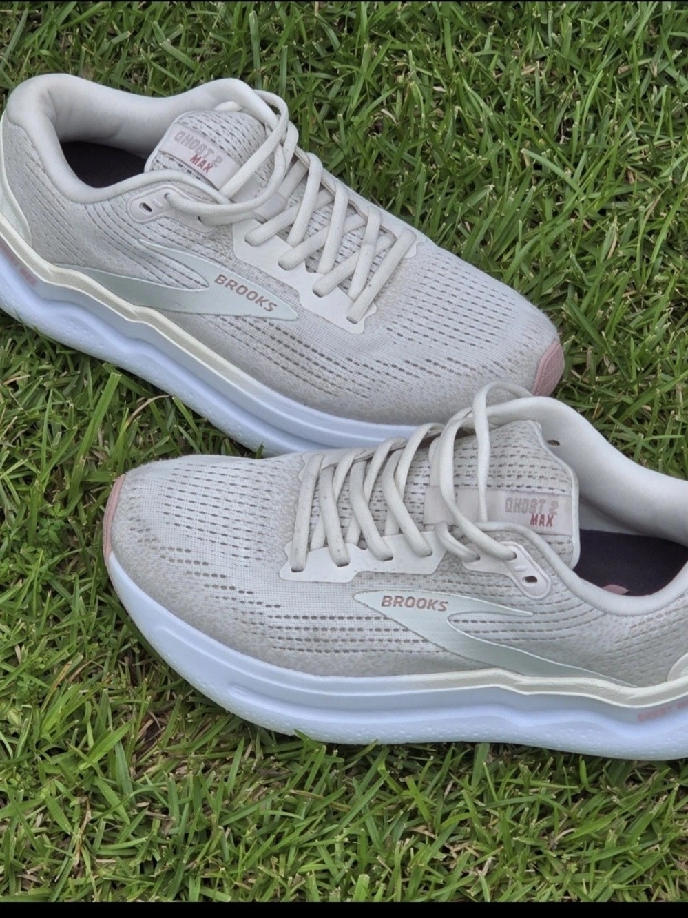 Brooks Ghost Max 2 Women's Size 9.5 B (Medium) Running Shoes Coconut Milk